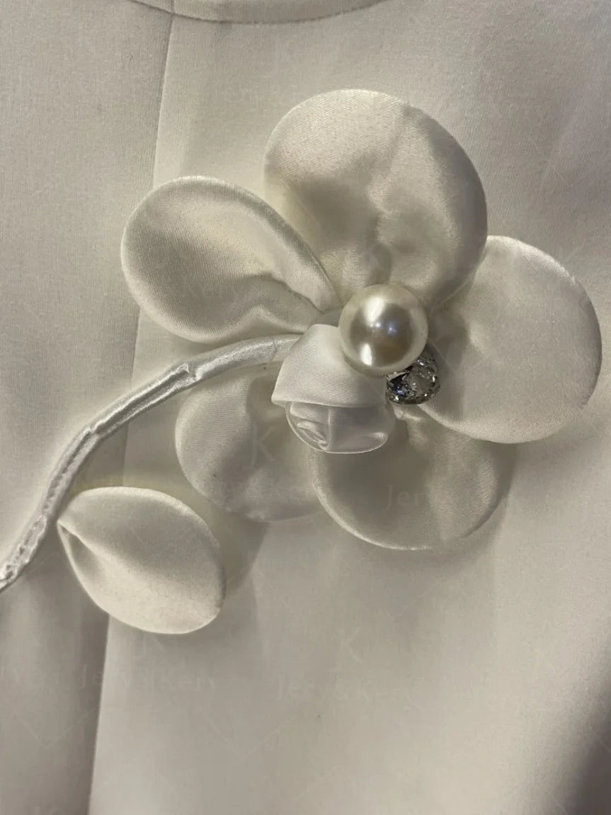 Ropa para mujer 2024, nueva camiseta elegante de verano con diseño de flores 3D blancas y cuentas, cuello redondo, manga corta, ajustada y dividida.