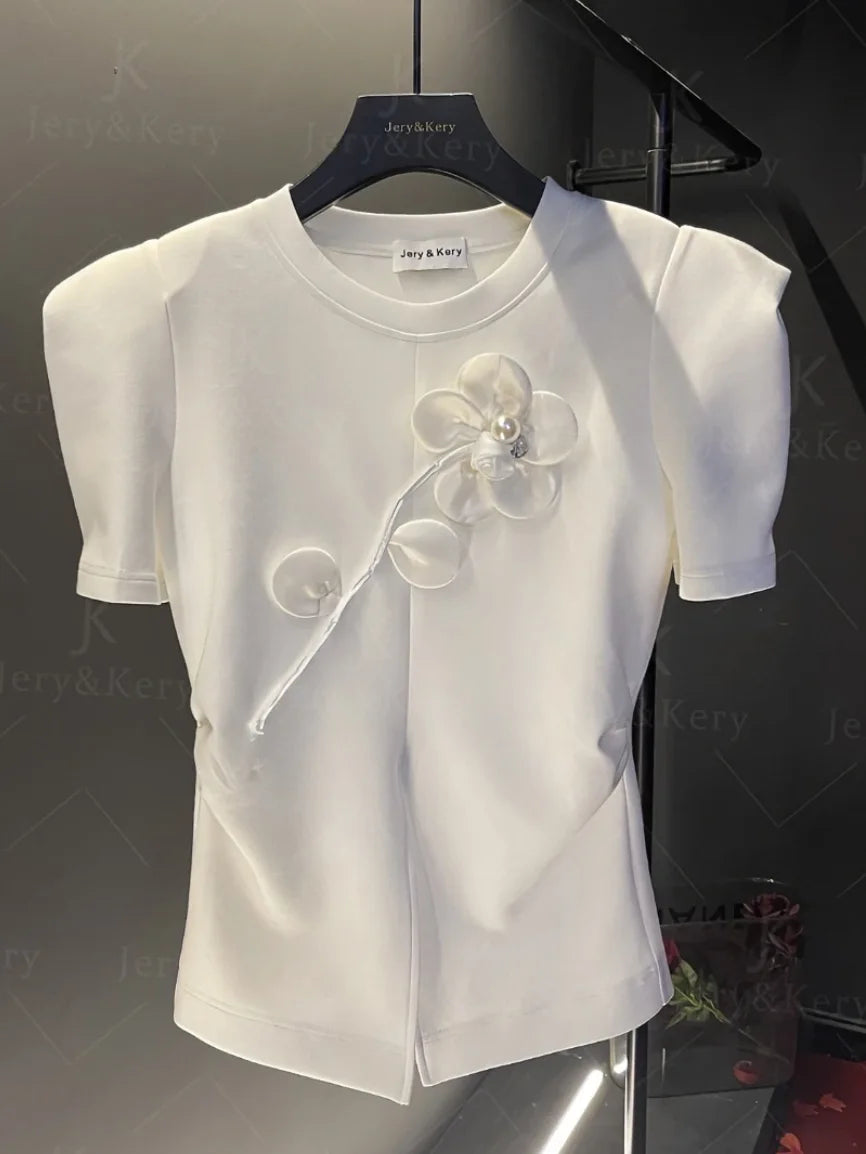 Ropa para mujer 2024, nueva camiseta elegante de verano con diseño de flores 3D blancas y cuentas, cuello redondo, manga corta, ajustada y dividida.