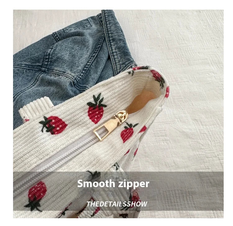 Bolso de pana con diseño de fresas, bolso de playa, moderno y versátil, bolso de hombro de gran capacidad, bolso de mano sencillo para mujer.