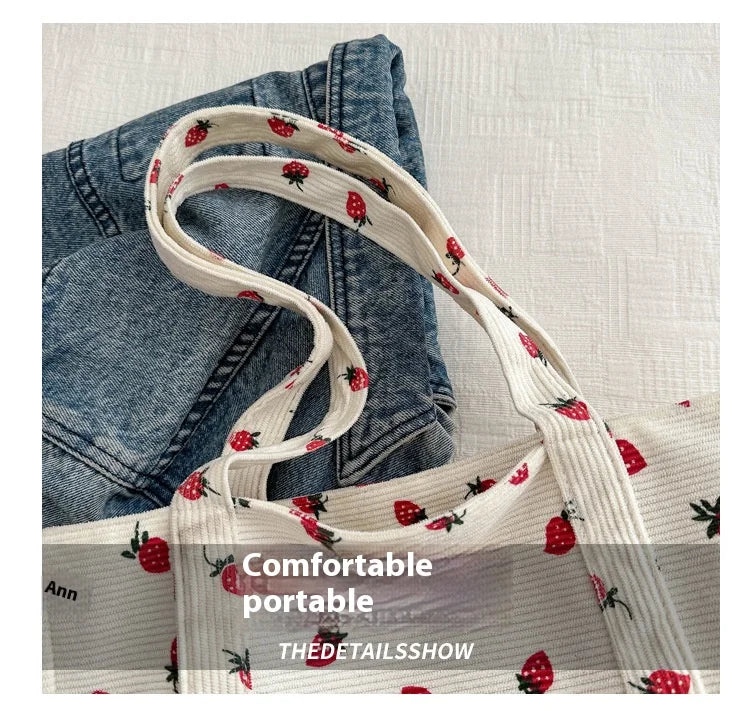 Bolso de pana con diseño de fresas, bolso de playa, moderno y versátil, bolso de hombro de gran capacidad, bolso de mano sencillo para mujer.