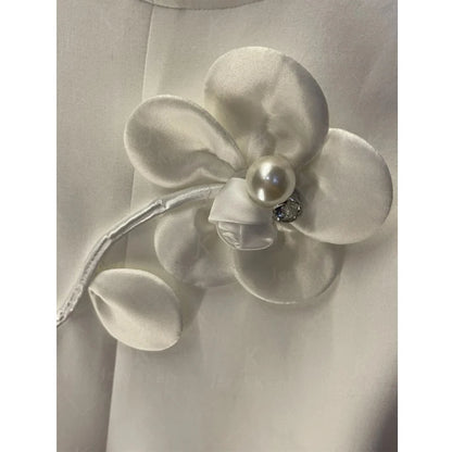 Ropa para mujer 2024, nueva camiseta elegante de verano con diseño de flores 3D blancas y cuentas, cuello redondo, manga corta, ajustada y dividida.