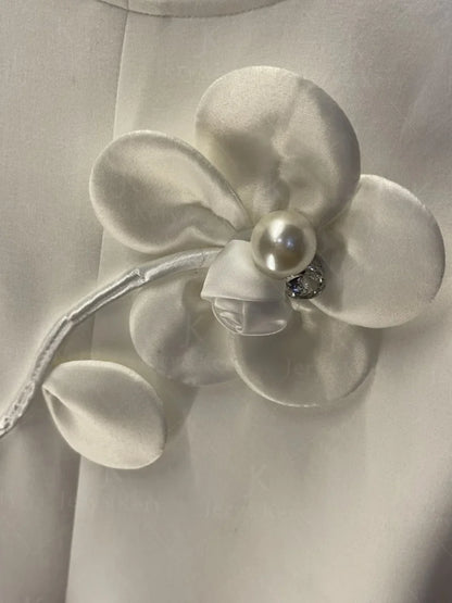 Ropa para mujer 2024, nueva camiseta elegante de verano con diseño de flores 3D blancas y cuentas, cuello redondo, manga corta, ajustada y dividida.