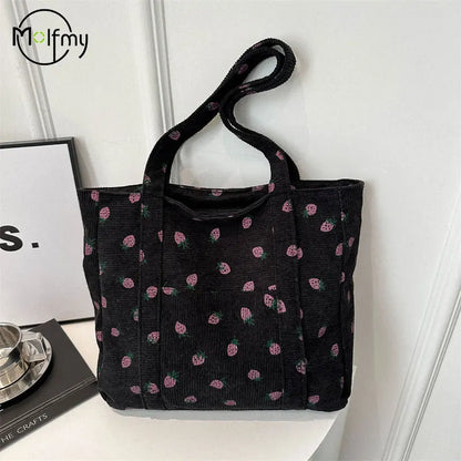 Bolso de pana con diseño de fresas, bolso de playa, moderno y versátil, bolso de hombro de gran capacidad, bolso de mano sencillo para mujer.