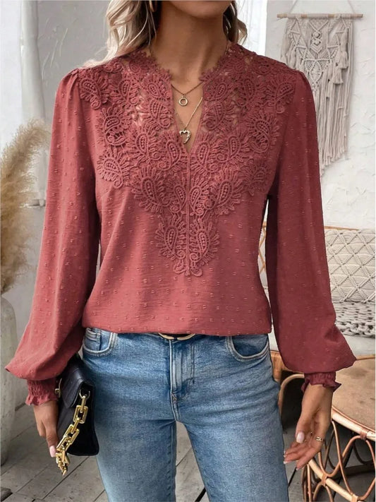 Ropa de mujer Otoño 2024 Camisa sexy de manga larga con cuello en V y encaje de retazos de poliéster de color liso